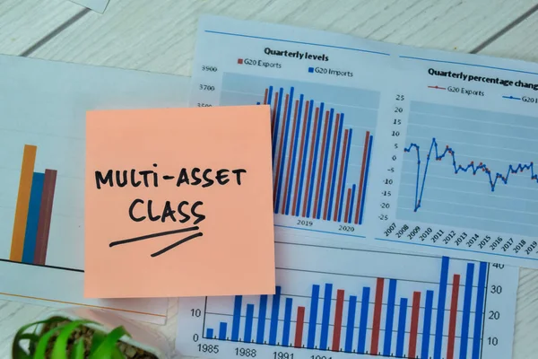 Konzept Der Multi Asset Klasse Schreiben Auf Haftnotizen Mit Statistiken — Stockfoto