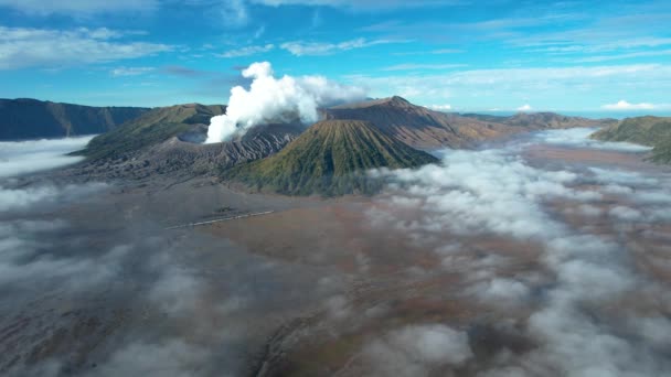 Luftaufnahme Des Mount Bromo Ist Ein Aktiver Vulkan Und Teil — Stockvideo