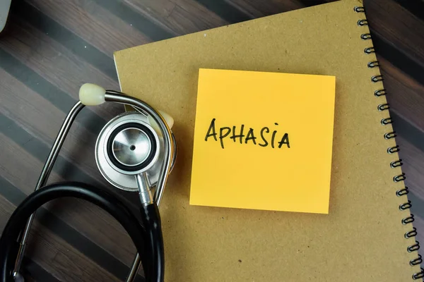 Aphasia的概念写在木制桌子上孤立的文书工作上 — 图库照片