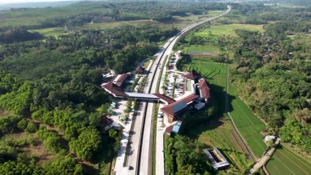 ペンドポ456サラティガの残りのエリアで提供される駐車スペースの空中ビュー 2022年11月15日インドネシア スマラン — ストック動画