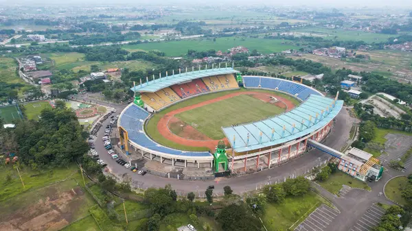美しい景色の空中ビュー青い空と朝のSi Jalak Harupatサッカーまたはサッカースタジアム 2022年11月22日インドネシアのバンドン — ストック写真
