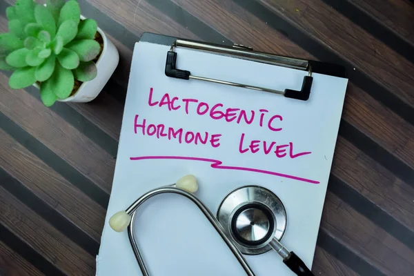 Concept Van Lactogenic Hormone Level Schrijven Papierwerk Geïsoleerd Houten Tafel — Stockfoto