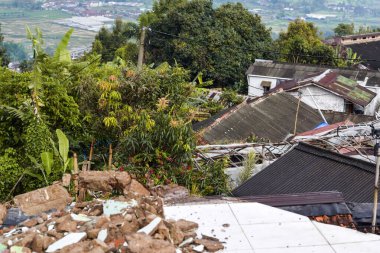 Cianjur City 'deki depremden sonra yıkılan binalar. Bogor, Endonezya, 22 Aralık 2022