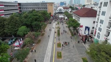 Jakarta Kota Tren İstasyonu 'nun Jakarta şehir manzaralı havadan görüntüsü. Jakarta, Endonezya, 28 Aralık 2022