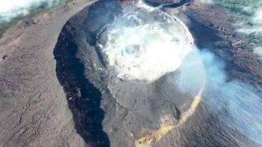 Slamet Dağı veya Gunung Slamet Dağı 'nın havadan görünüşü Purbalingga Regency' de aktif bir stratovolcano. Merkez Java, Endonezya. 7 Şubat 2023