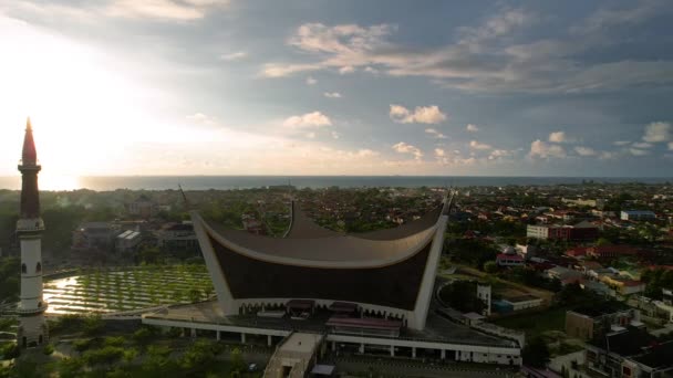 Vista Aérea Gran Mezquita Sumatera Occidental Mezquita Más Grande Sumatera — Vídeos de Stock