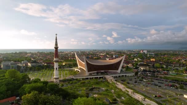 Vista Aérea Gran Mezquita Sumatera Occidental Mezquita Más Grande Sumatera — Vídeos de Stock