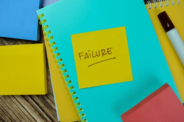 Başarısızlık Kavramı Tahta Masa Izole Edilmiş Yapışkan Notlara Yazılır — Stok fotoğraf