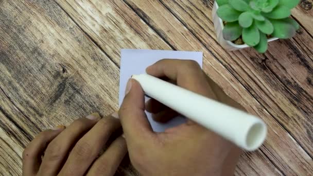 Concepto Embarazo Escribir Notas Adhesivas Aisladas Mesa Madera — Vídeo de stock