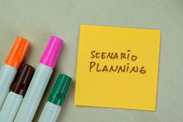 Conceito Cenário Planejamento Escrever Notas Pegajosas Isoladas Mesa Madeira — Fotografia de Stock