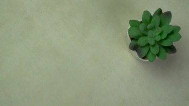 Seni Öldürme Kavramı! Tahta Masa 'ya izole edilmiş yapışkan notlara yaz. 