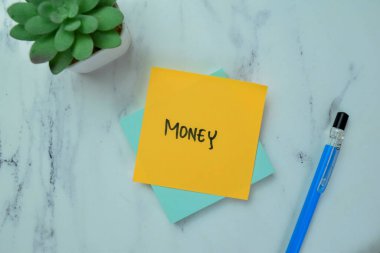 Para kavramı Tahta Masa 'da tecrit edilmiş kitap üzerine yazıldı.