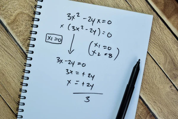 Concetto Formule Matematiche Scrivere Libro Isolato Tavolo Legno — Foto Stock