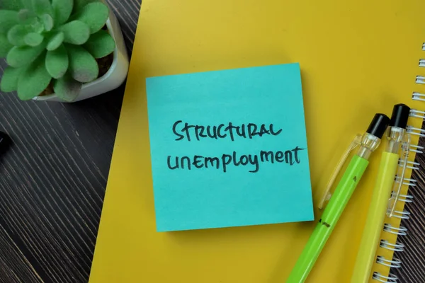 Conceito Desemprego Estrutural Escrever Notas Pegajosas Isoladas Mesa Madeira — Fotografia de Stock