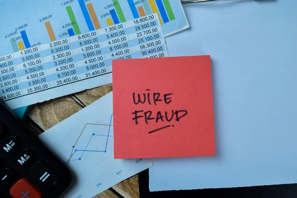 Wire Fraud Wooden 테이블에 음표에 — 스톡 사진