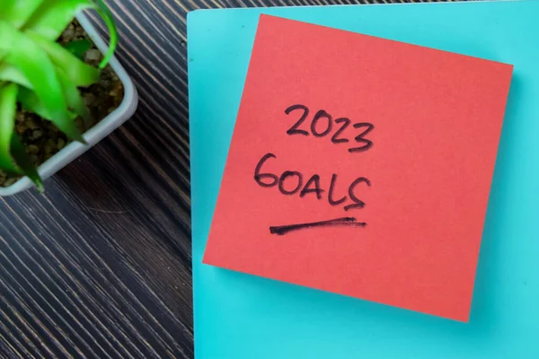 Έννοια Των Στόχων 2023 Γράφουν Αυτοκόλλητες Σημειώσεις Που Απομονώνονται Ξύλινο — Φωτογραφία Αρχείου