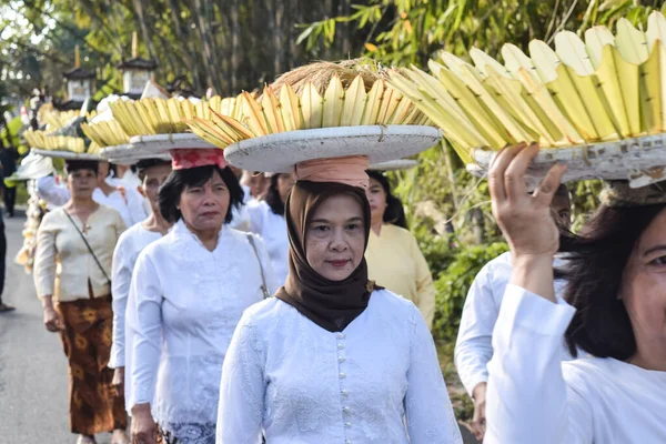 シググル村 伝統的な儀式の使用人Taunを務めた シググル村 伝統的な儀式の使用人Taun 2023年7月19日インドネシア西ジャワ州クニンガン — ストック写真