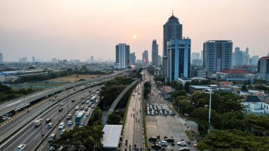 Dirgantara Anıtı 'nın havadan görünüşü veya daha çok bilinen adıyla Pancoran Heykeli, Jakarta' daki anıtlardan biridir. Jakarta, Endonezya, 2 Eylül 2023
