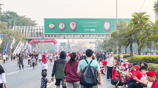 View Huge Crowd Attends Car Free Day Ahmad Yani Street — Stock Photo, Image