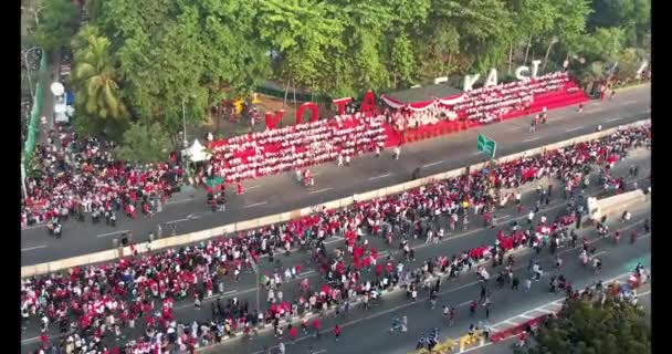 Огромная Толпа Посещает День Бесплатного Проезда Машине Улице Ахмад Яни — стоковое видео