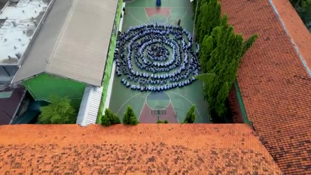 Aerial Video Väkijoukko General Lukiolaisten Siellä Oli Monia Ihmisiä Valmistumisen — kuvapankkivideo