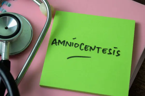 Concetto Amniocentesi Scrivere Note Appiccicose Isolate Sfondo Bianco — Foto Stock