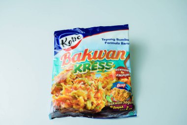 Beyaz arka planda Kobe unu BAKWAN ve Kedle KRESS 75GRM. Bekasi, Endonezya, 14 Aralık 2023