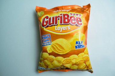 Guribee çıtır peynir aromalı beyaz arka planda izole edilmiş. Bekasi, Endonezya, 4 Ocak 2023