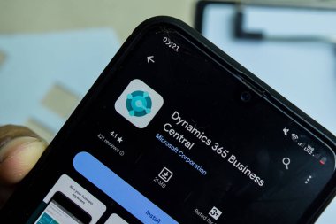 Dinamik 365 İşletme Merkezi uygulaması Smartphone ekranında. Dynamic 365, Microsoft Corporation tarafından geliştirilen ücretsiz bir web tarayıcısıdır. Bekasi, Endonezya, Ocak 22, 2024