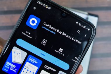 Sikke tabanı - Akıllı Telefon ekranından Bitcoin ve eter uygulaması satın alın. Coinbase, madeni para tabanlı android tarafından geliştirilen ücretsiz bir web tarayıcısıdır. Bekasi, Endonezya, 2 Şubat 2024