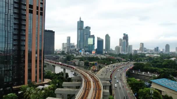 Pandangan Udara Terhadap Uji Coba Kereta Api Lrt Jakarta Berjalan — Stok Video