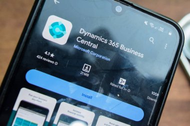 Dinamik 365 İşletme Merkezi uygulaması Smartphone ekranında. Dynamics 365, Microsoft Corporation tarafından geliştirilen ücretsiz bir web tarayıcısıdır. Bekasi, Endonezya, 21 Şubat 2024