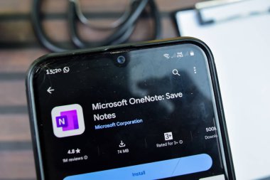 Microsoft OneNote uygulaması Smartphone ekranında. Save Notes, Microsoft Corporation tarafından geliştirilen ücretsiz bir web tarayıcısıdır. Bekasi, Endonezya, 24 Mart 2024