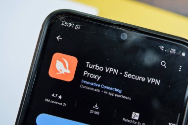 Smartphone ekranında Turbo VPN uygulaması. Güvenli VPN Proxy, Innovative Connecting tarafından geliştirilen ücretsiz bir web tarayıcısıdır. Bekasi, Endonezya, 24 Mart 2024