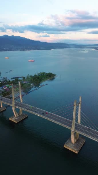 Luchtfoto Van Iconische Merah Putih Cable Stayed Bridge Ambon Bay — Stockvideo