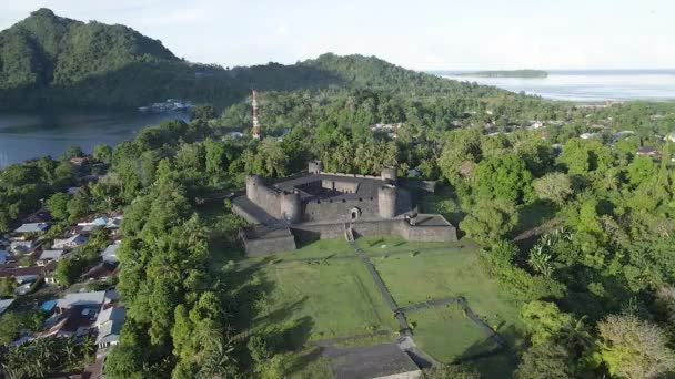 Luchtfoto Van Fort Belgica Met Banda Neira Oceaan Achtergrond Maluku — Stockvideo