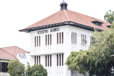 Fatahillah Müzesi 'nin önündeki Jasindo binası. Jakarta, Endonezya, 1 Mayıs 2024