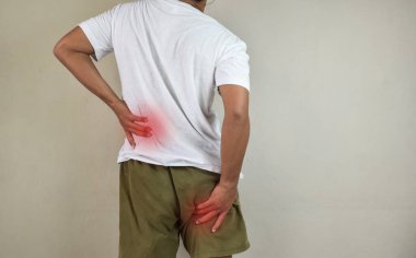 Adam belden aşağısından bacaklarına kadar sinir ağrısı çekiyor. Siyatik kavram