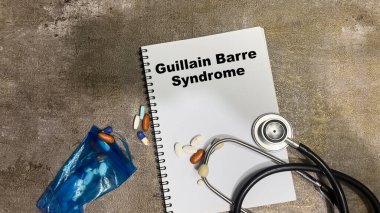 Guillain Barre Sendromu kavramı Tahta Masa 'da izole edilmiş kitap üzerine yazıldı.