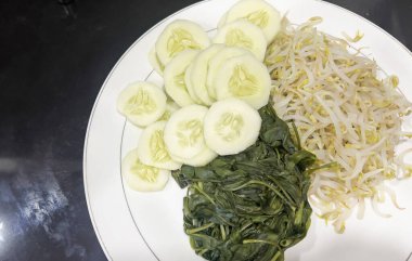 Pecel sayur veya karışık sebze. Orta Cava ya da Doğu Cava, Endonezya 'dan geleneksel yiyecekler