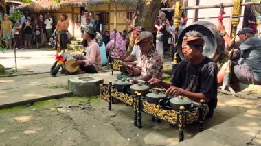 Sasak Sade Köyleri 'nde geleneksel kültür. Lombok, Endonezya, 26 Nisan 2025