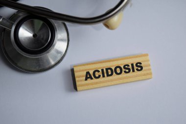 Acidosis Sembolü kavramı. Ahşap blokta Acidosis yazıyor. steteskop ve eczacılık
