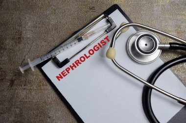 Napolyon uzmanı kavramı, Tahta Masa 'da izole edilmiş bir panoya yazıyor. Sağlık ve İlaç Konsepti