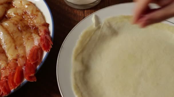Kadın Karidesleri Yuvarlıyor Yapımı Çin Yemeği Tarifi — Stok video