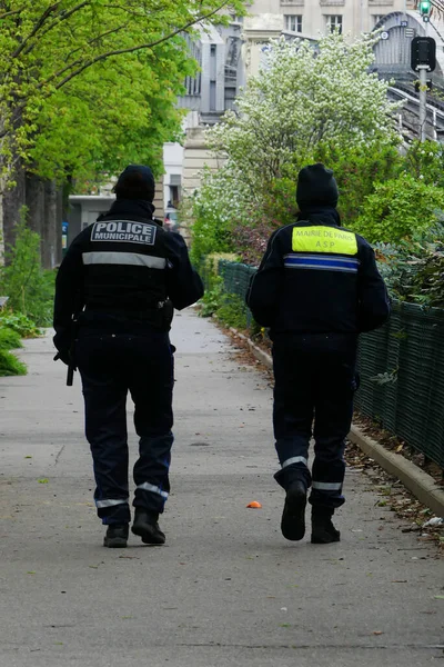 Parijs Frankrijk April 2023 Twee Parijse Bewakers Patrouilleren Straat Lid — Stockfoto