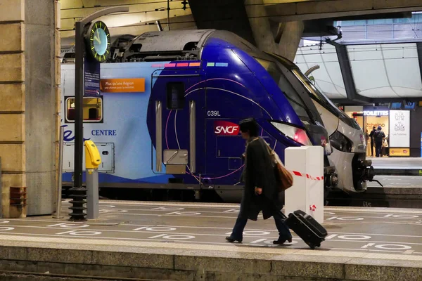 Parijs Frankrijk April 2023 Trein Montparnasse Station Klaar Voor Vertrek — Stockfoto