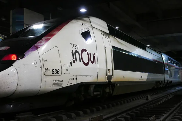 フランス 4月2日 2023年 モンパルナス駅で列車出発の準備ができています SncfのTgv列車の眺め — ストック写真