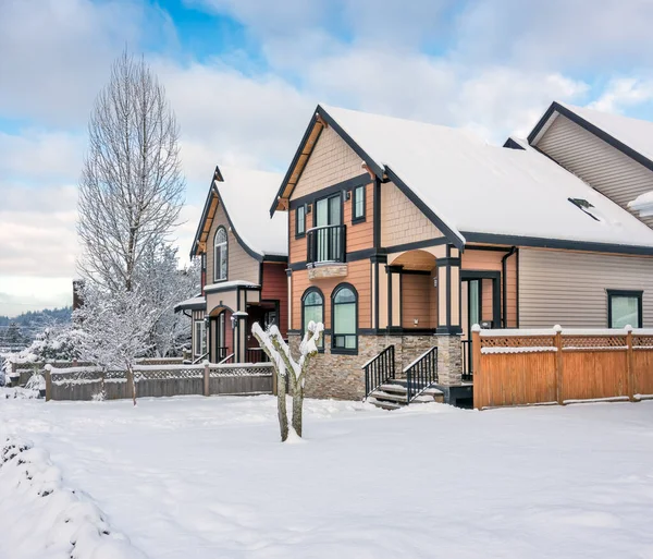 Ulica Nowych Domów Mieszkalnych Sezonie Zimowym Vancouver Kanada — Zdjęcie stockowe