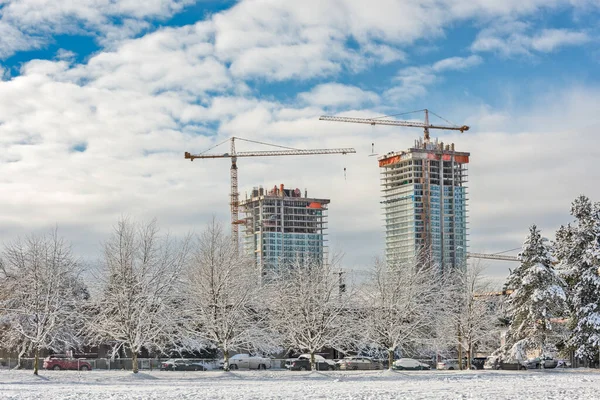 Nowa Budowa Wieżowca Mieszkalnego Jasny Zimowy Dzień — Zdjęcie stockowe