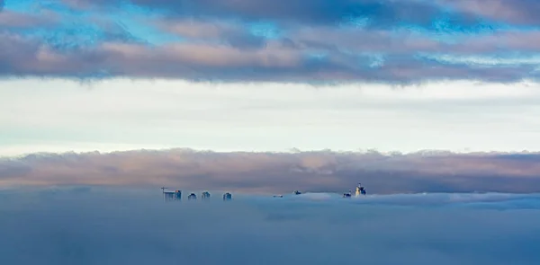 Vista Nascer Sol Torres Metrotown Arranha Céus Cobertas Com Nevoeiro — Fotografia de Stock